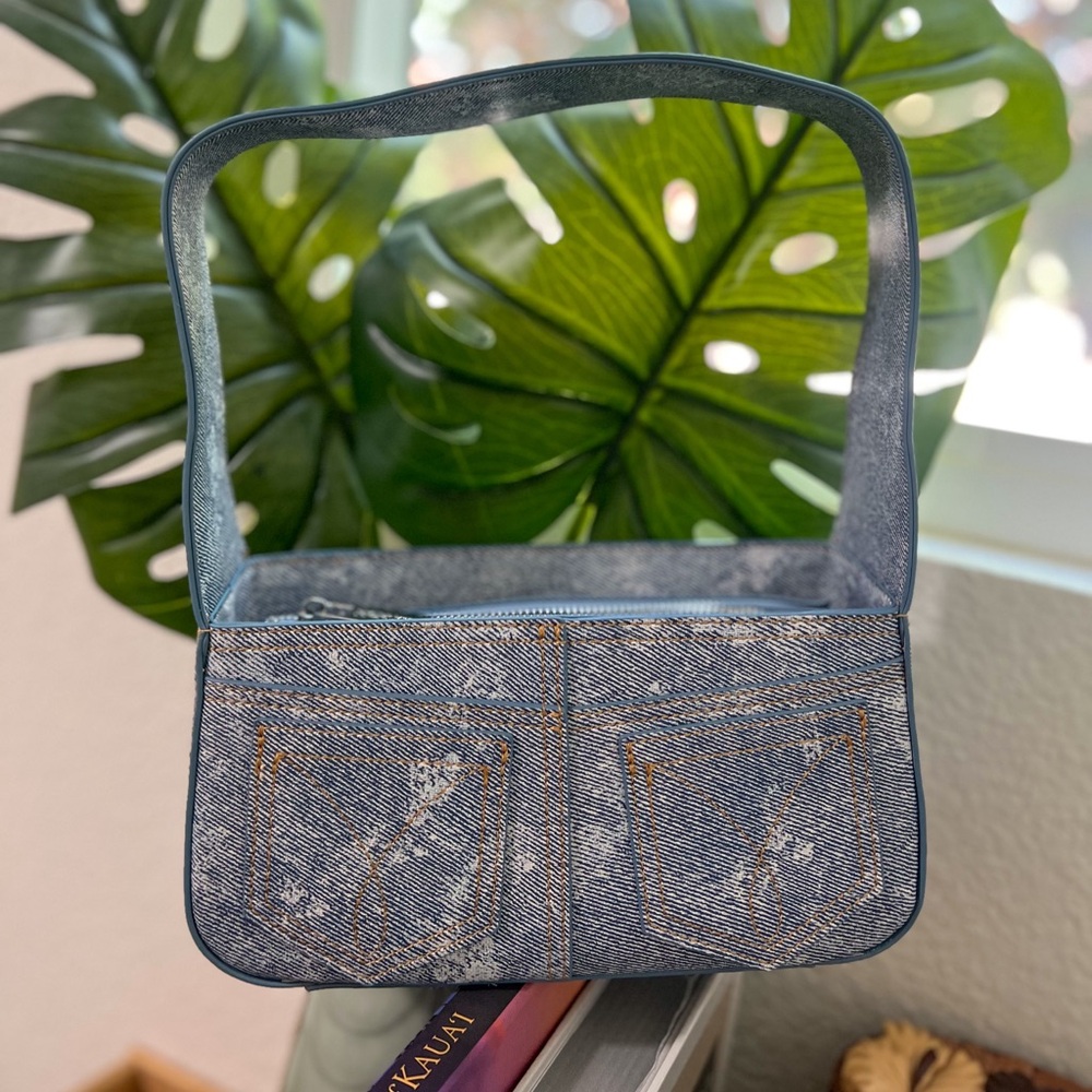 FIORUCCI Logo Light Vintage Shoulder Bag